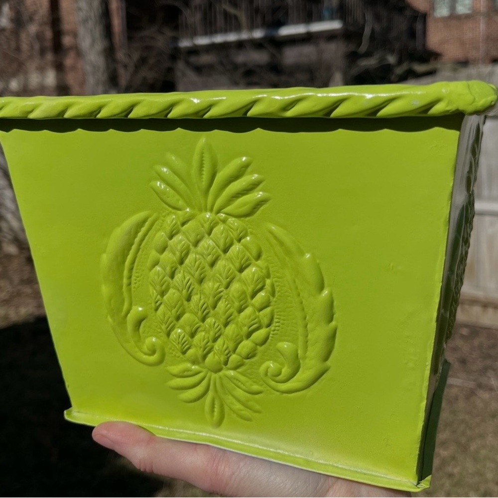Green pineapple cache pot